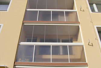 Zasklívání balkónů
